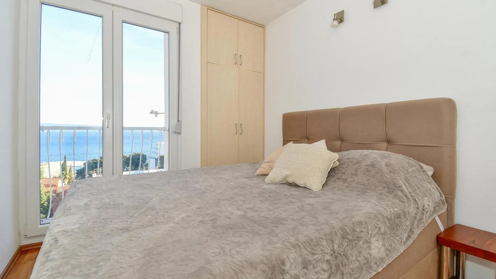Trstenik Beach Apartment Split